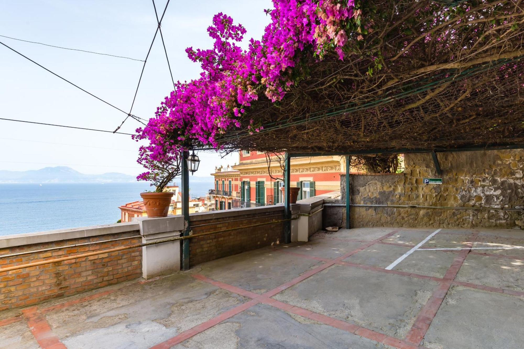 Villa Dolcevita With Parking By Napoliapartments Eksteriør billede