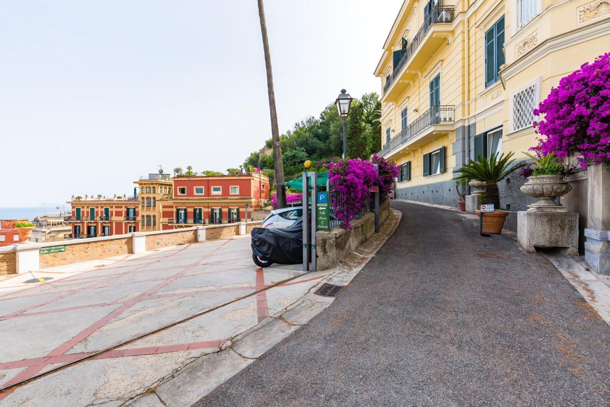Villa Dolcevita With Parking By Napoliapartments Eksteriør billede